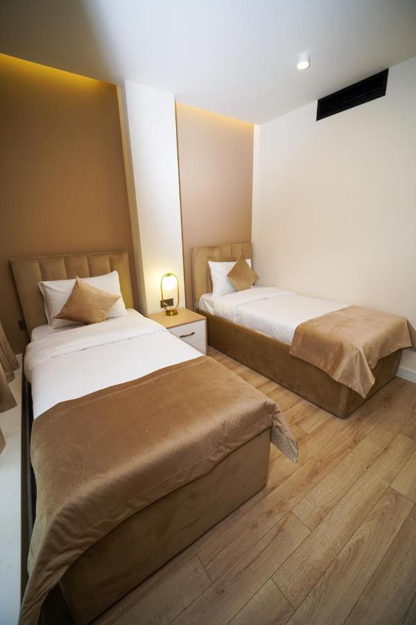 B&M Hotel Єреван Екстер'єр фото